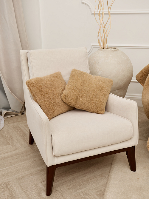 Подушка декоративная меховая из верблюжьей шерсти однотонная 